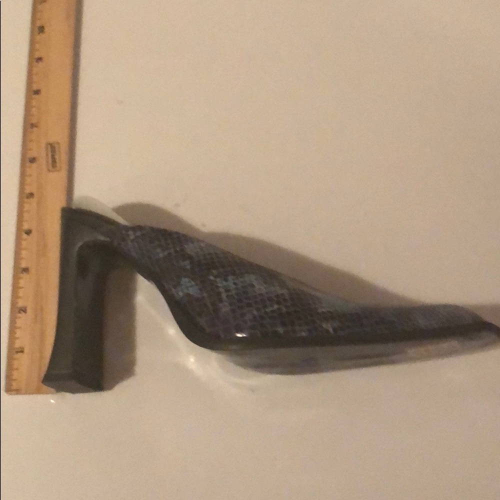 Shoes - Picture 3 of 4